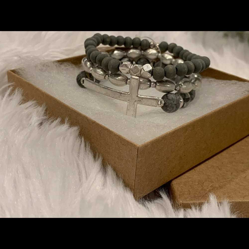 3 Piece bracelet with silver cross and Jade beads